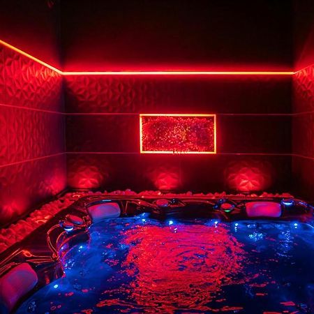 Loveroom O Diable Des Plaisirs Avec Jacuzzi Tourcoing Kültér fotó