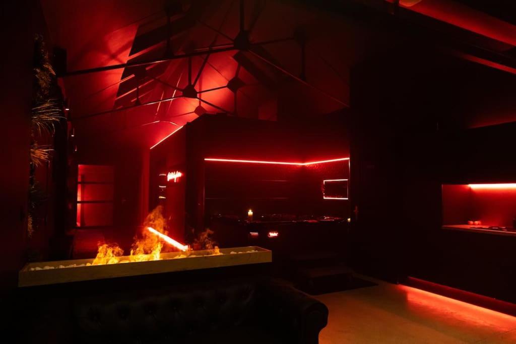 Loveroom O Diable Des Plaisirs Avec Jacuzzi Tourcoing Kültér fotó