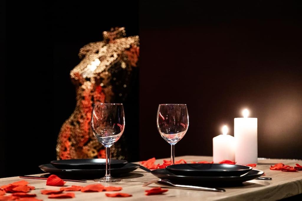 Loveroom O Diable Des Plaisirs Avec Jacuzzi Tourcoing Kültér fotó