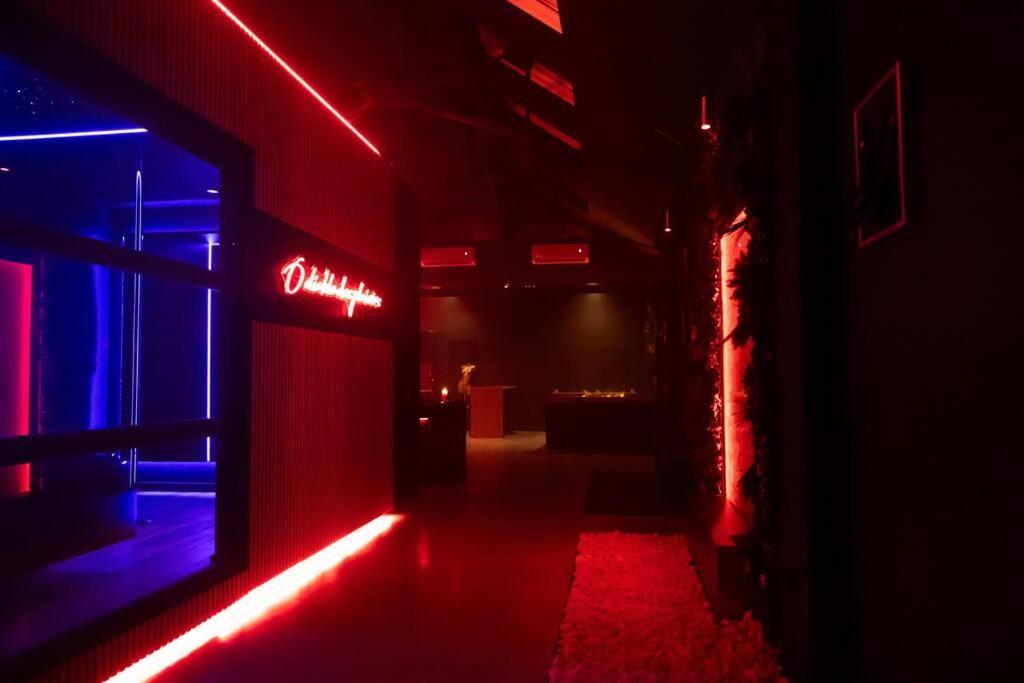 Loveroom O Diable Des Plaisirs Avec Jacuzzi Tourcoing Kültér fotó