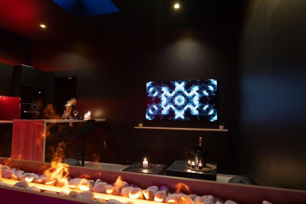 Loveroom O Diable Des Plaisirs Avec Jacuzzi Tourcoing Kültér fotó