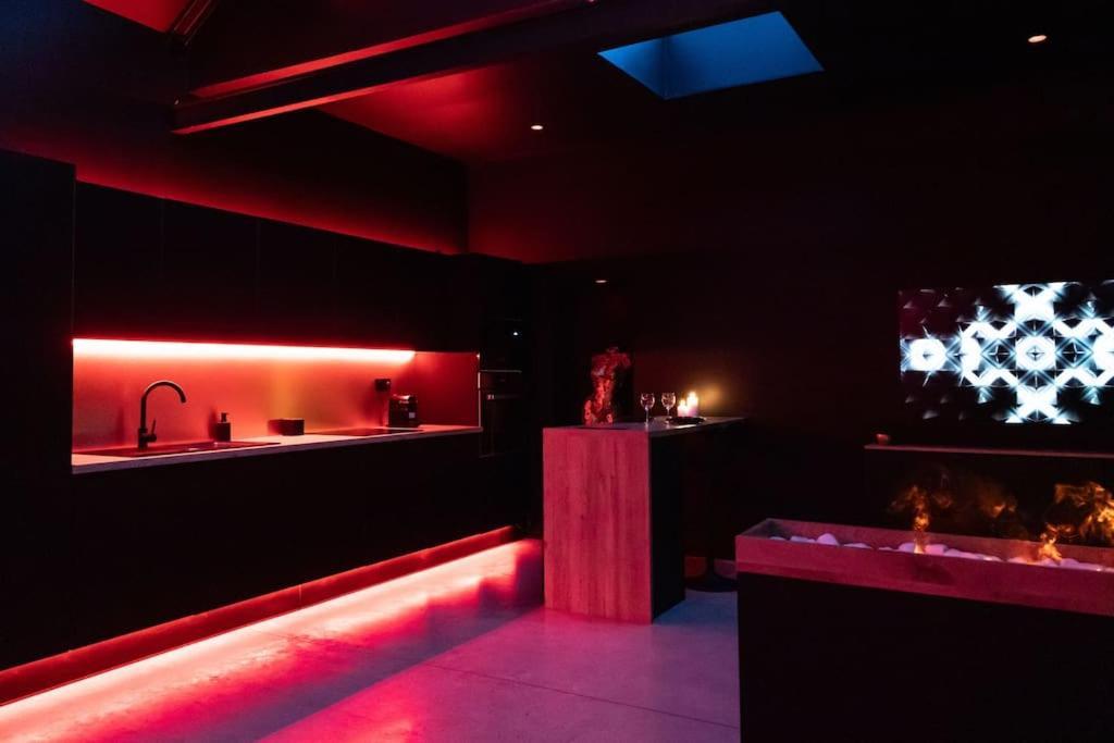 Loveroom O Diable Des Plaisirs Avec Jacuzzi Tourcoing Kültér fotó