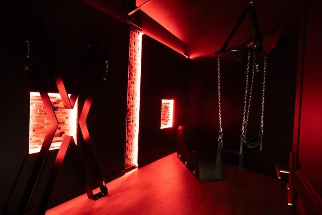 Loveroom O Diable Des Plaisirs Avec Jacuzzi Tourcoing Kültér fotó