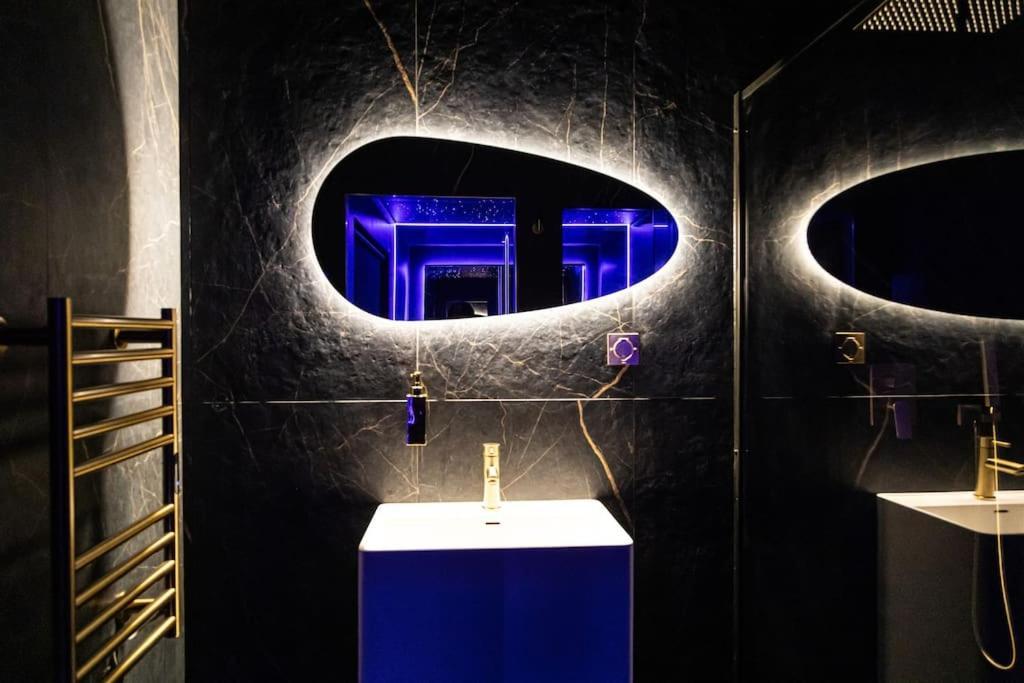 Loveroom O Diable Des Plaisirs Avec Jacuzzi Tourcoing Kültér fotó