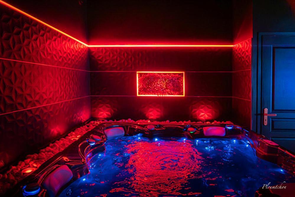 Loveroom O Diable Des Plaisirs Avec Jacuzzi Tourcoing Kültér fotó